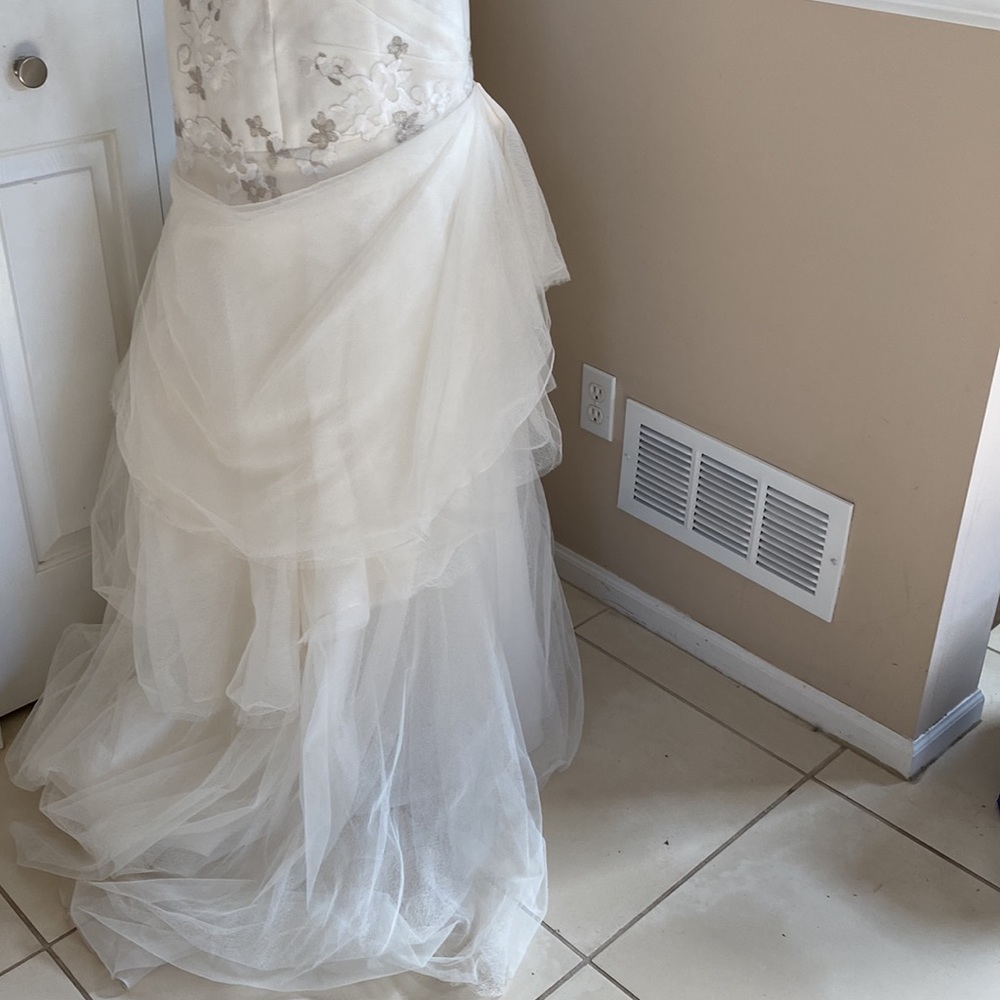 Galina wedding dress size 6 - Picture 11 of 14